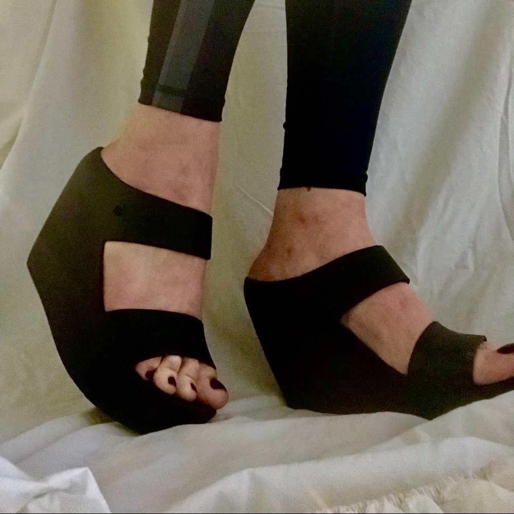 Melissa wedge slides